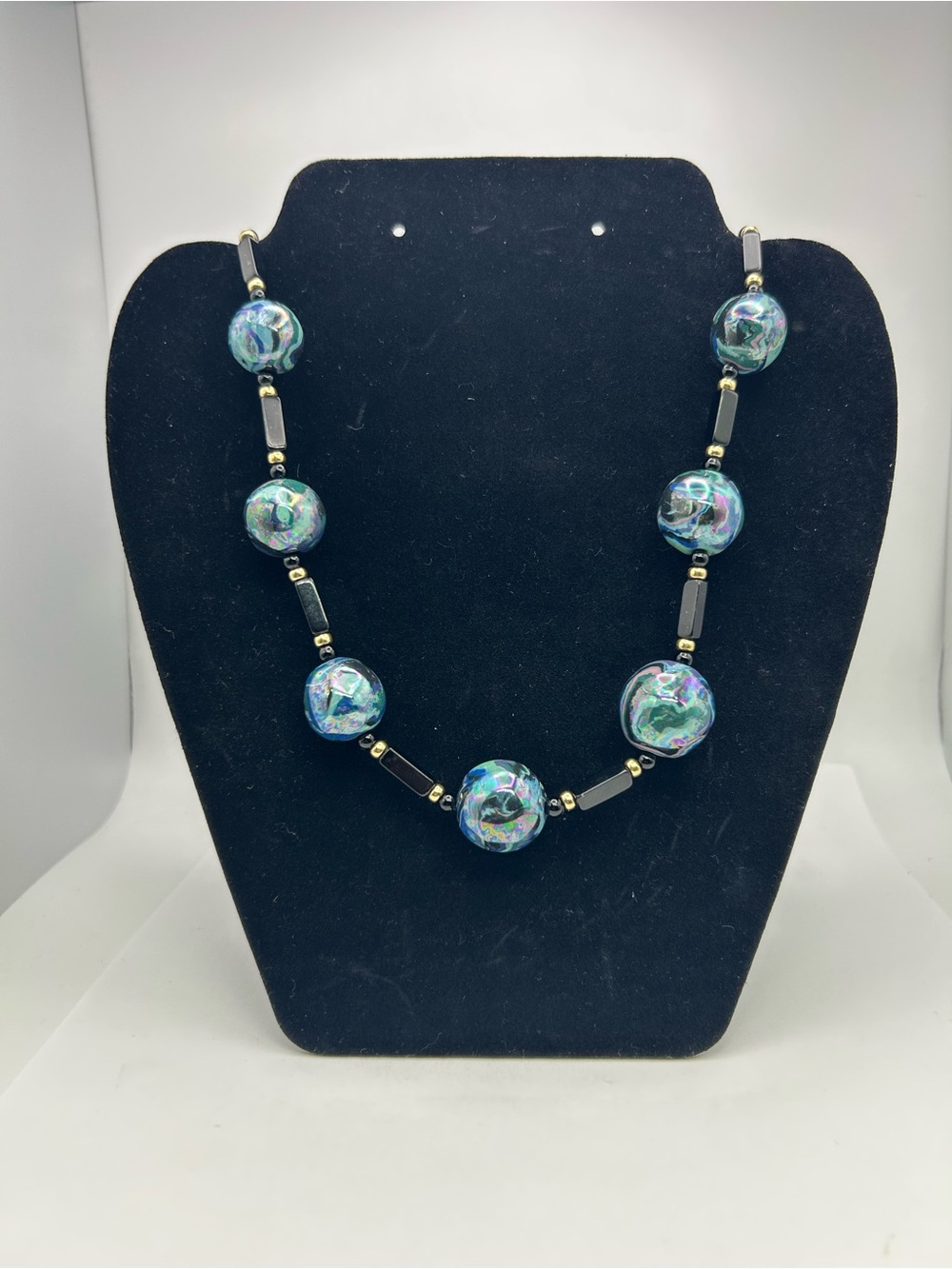 Vintage Black and Blue Graduated Marbled Beaded Necklace Costume Jewelry